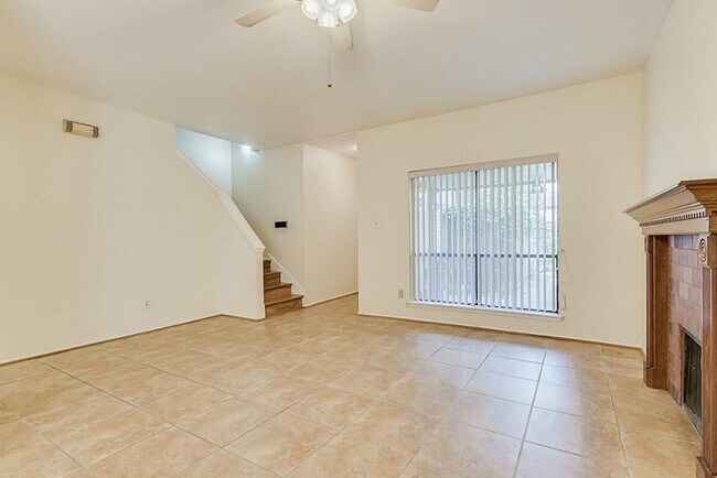 Photo - 1920 Augusta Dr Unidad 5 Rental