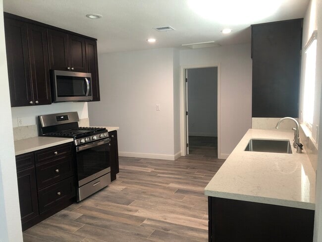 Kitchen - 648 Jefferson Ave