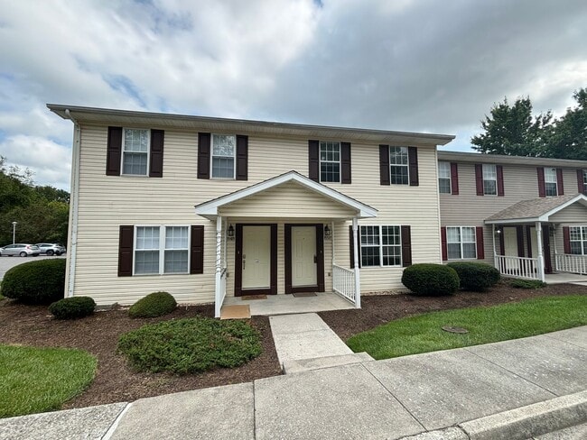 Photo - 850 Patrick Henry Dr