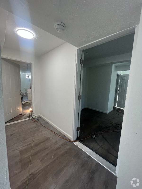 Building Photo - 915 S Main St Rental