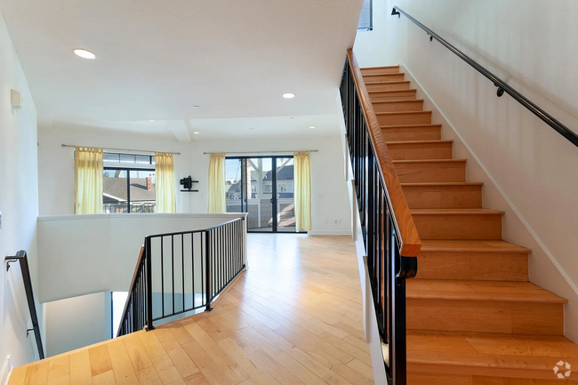 Building Photo - 97 S Ash St Unit 93 S. Ash Street Rental