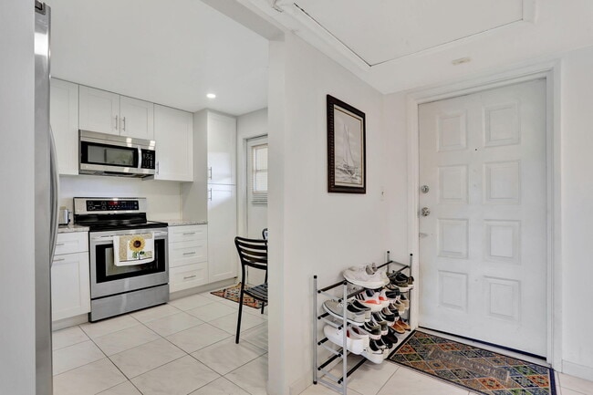 Photo - 2751 N Palm Aire Dr Unit 304