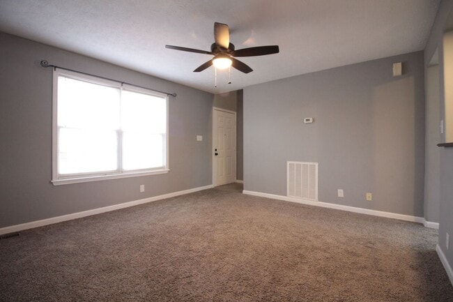 Photo - 135 Waterford Dr