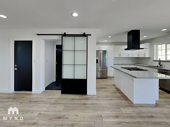 Photo - 7520 E Portland St