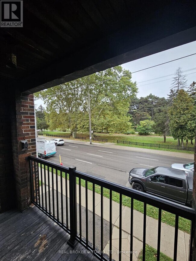 Photo - 983 Main St E Unité 3