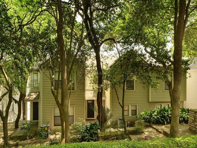 Building Photo - Beautiful town home in Downtown Austin!