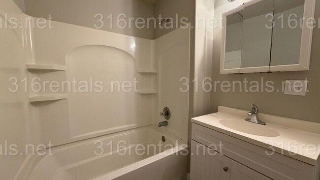 Photo - 522 W 4th Ave