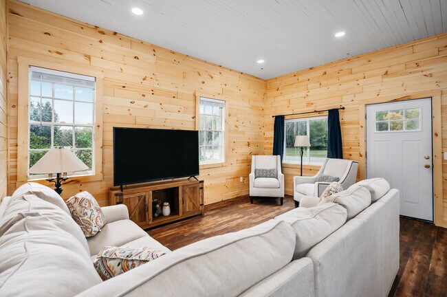 Photo - 2592 US Highway 31 N