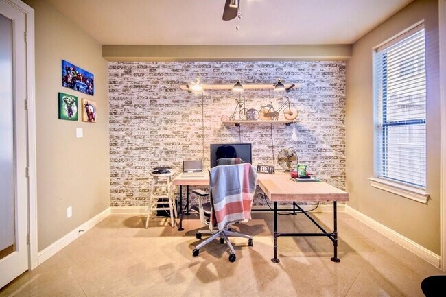 Photo - 2821 Sherwin St