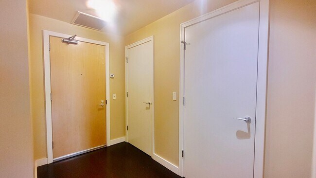 Photo - **HOLIDAY SPECIAL OWNER WILL PAY MOVE IN/O...