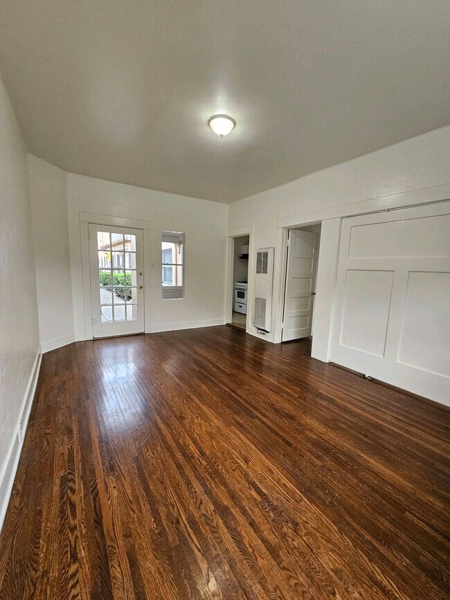 Photo - 1058 Molino Ave