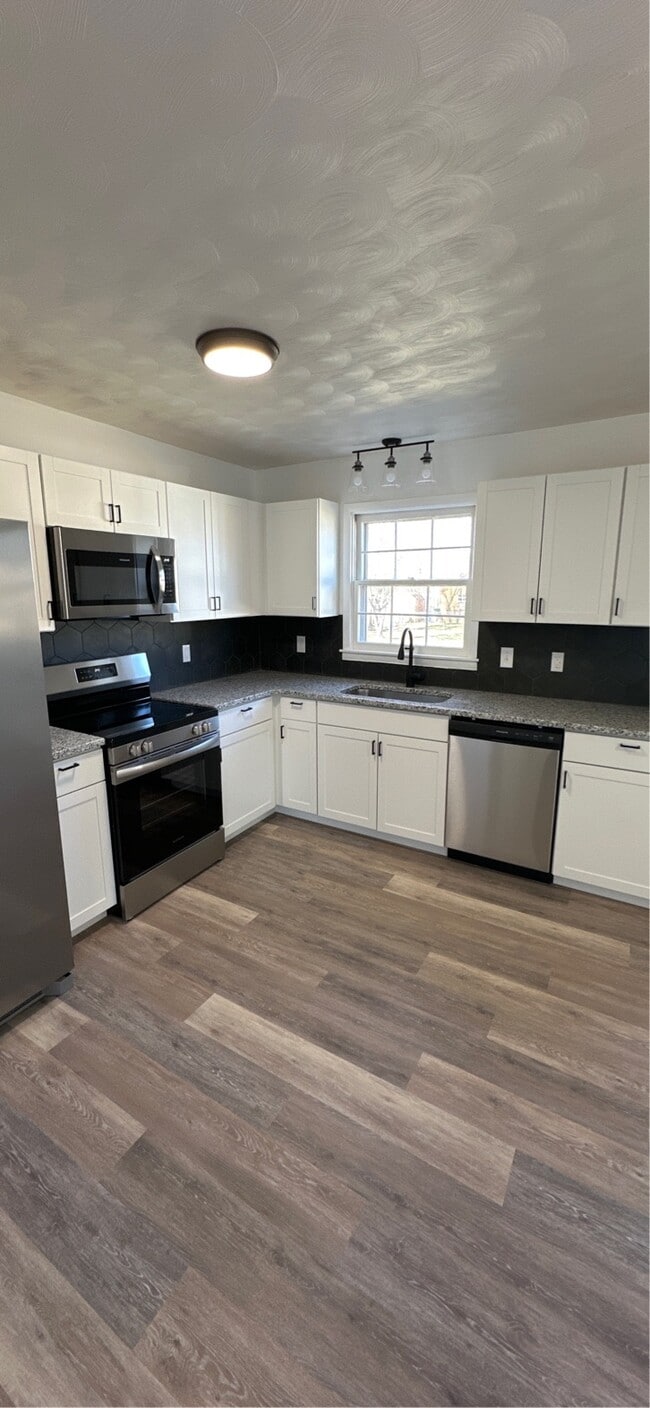 Photo - 200 Staggs Dr