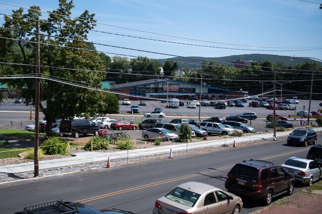 Photo - 638 N 6th St