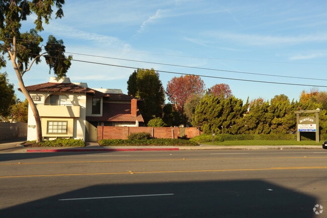 Las Casitas Apartments