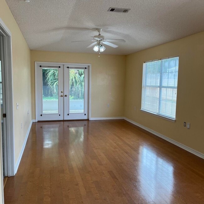 Photo - 5575 Meadow Creek Pl
