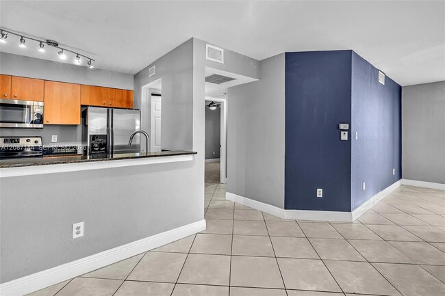 Building Photo - 2881 N Oakland Forest Dr Unit 113