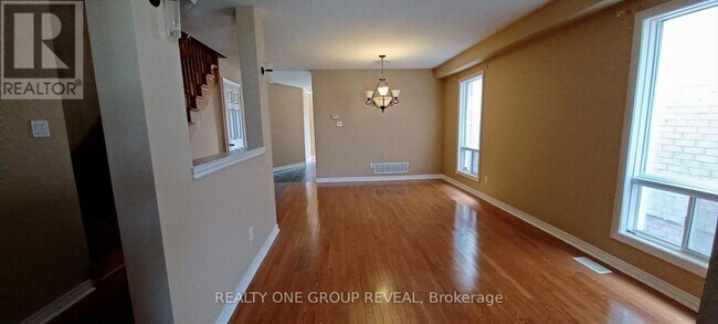 Photo - 735 Swan Pl