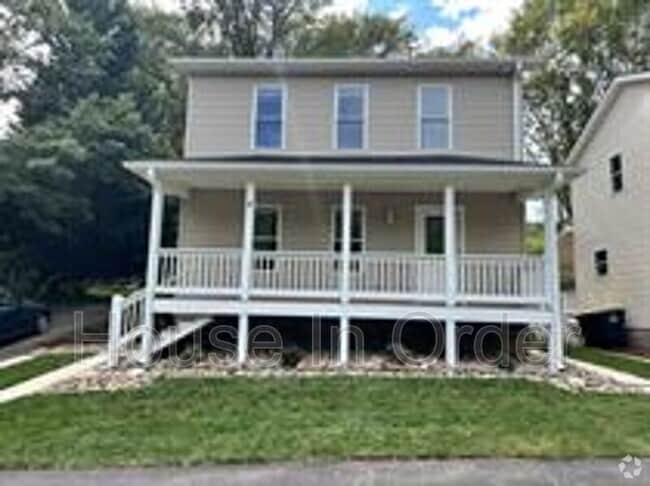 Building Photo - 6 4th St Rental