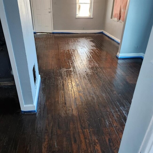 Photo - 735 18th St S