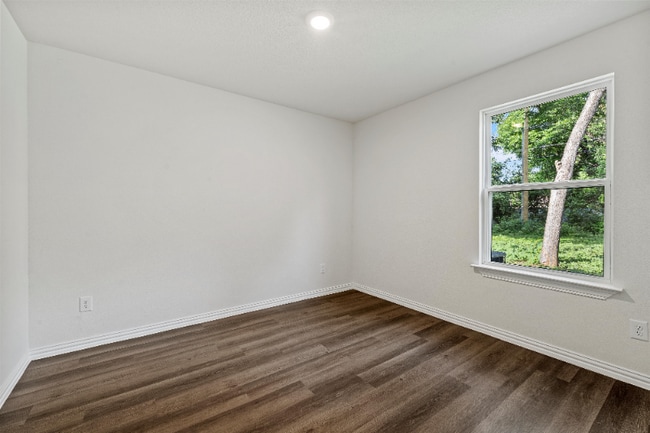 Photo - 2408 McKenzie Ave Unidad B