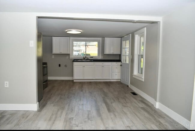 Photo - 150 E North St