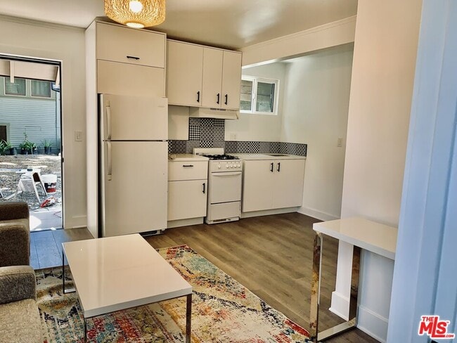 Photo - 1032 S Burlington Ave Unit 1032 1/2