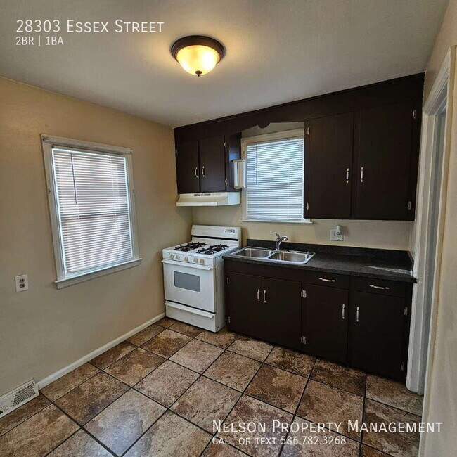 Photo - 28303 Essex St