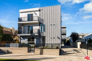 Photo - 10801 Kling St
