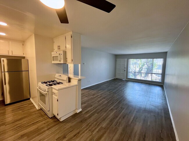 Photo - 18400 Prairie Street