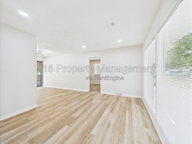 Photo - 11230 Corrington Ave
