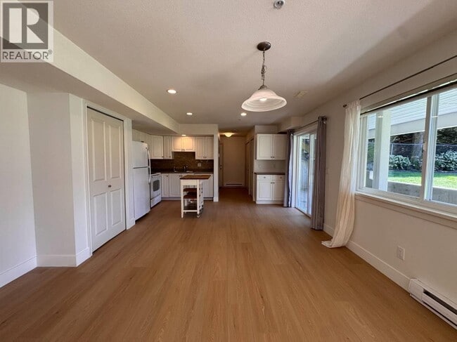 Photo - 23836-2132A 132a Ave