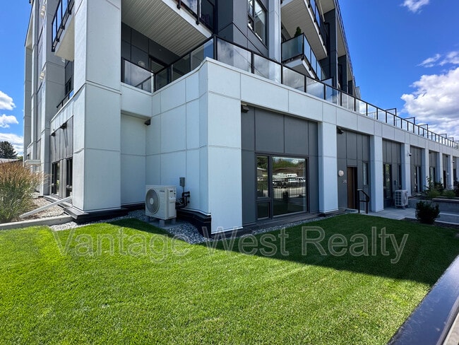 Building Photo - 1381 Belaire Ave