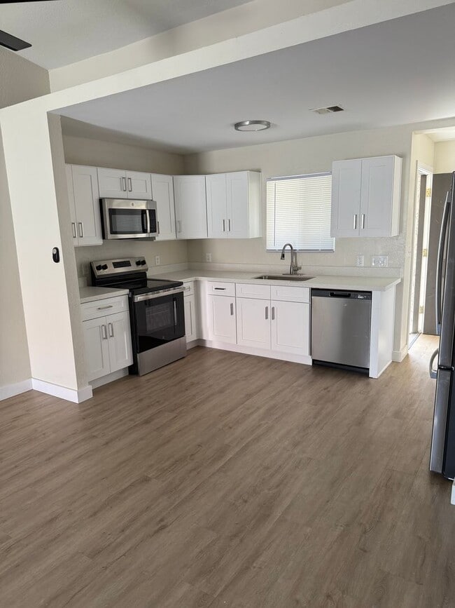 Building Photo - Central Phoenix Townhome Oasis – 2 Bed, 2 ...
