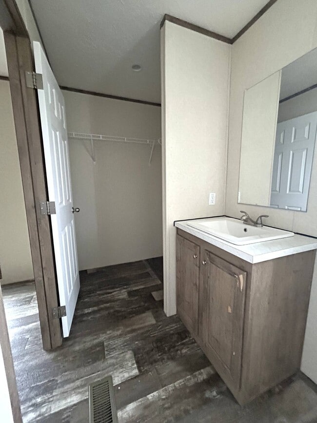 Photo - 575 Payne Creek Est