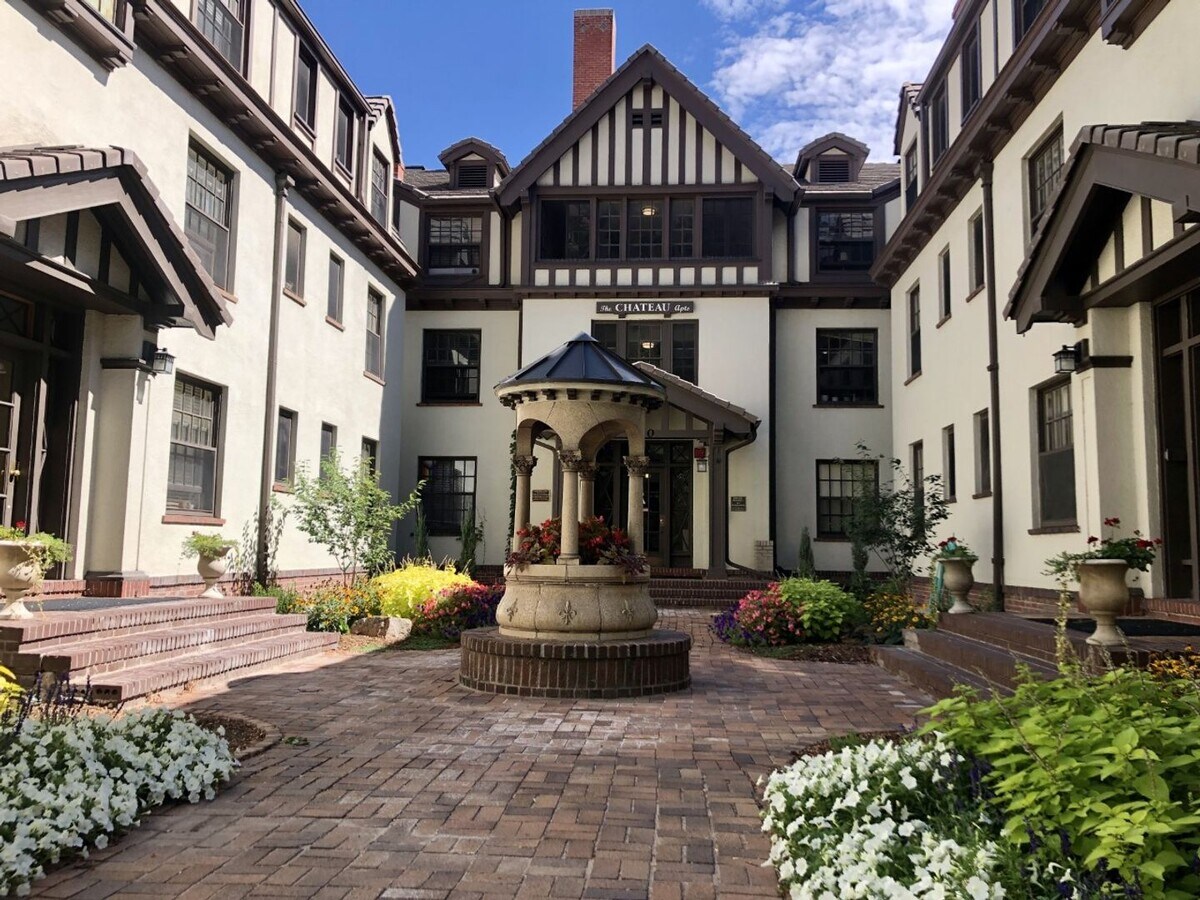 Photo - Chateau Apartments