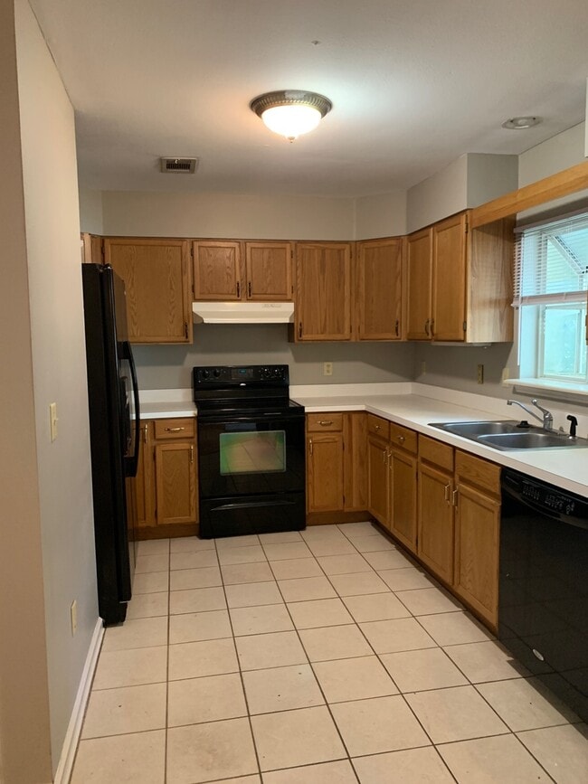 Photo - 3/2.5 Near Downtown Available July 25, 2026~ See appt instructions in txt