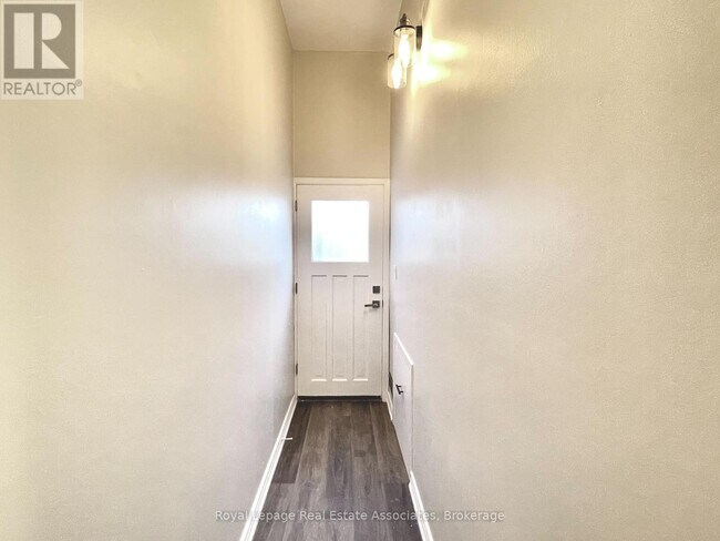 Photo - 2081 Snow Crescent