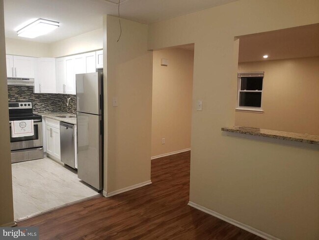 Building Photo - 1115 Thomas Rd Rental