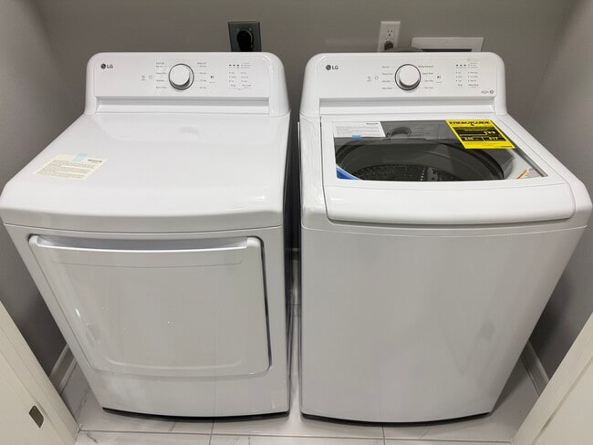 Photo - 904 Deluxe St Unit 1