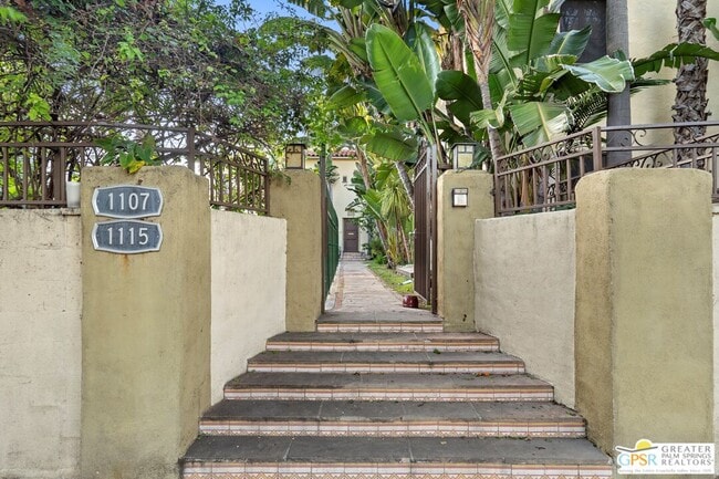 Building Photo - 1115 S Ogden Dr Unit 1/2