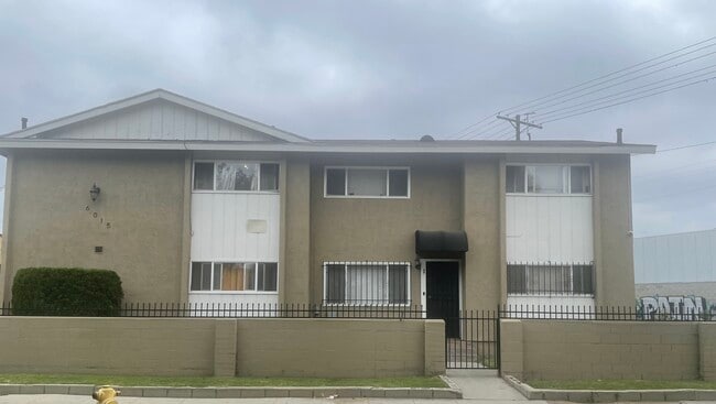 Building Photo - 6015 S Wilton Pl Unit Wilton Place