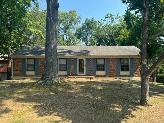 Photo - 332 Lynn Dr