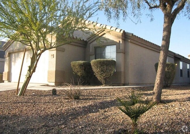 Building Photo - 4 Bedroom, 2 Bath Coming 07/01/25! Rental