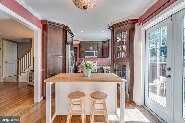 Photo - 2848 Fairhaven Ave