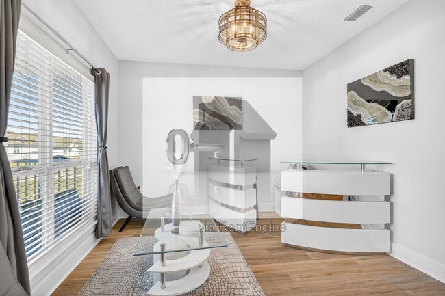 Photo - 6076 Rutherford Loop