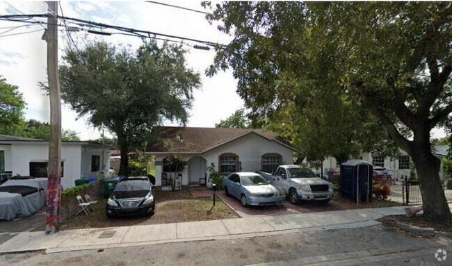 Building Photo - 1360 NW 59th St Rental