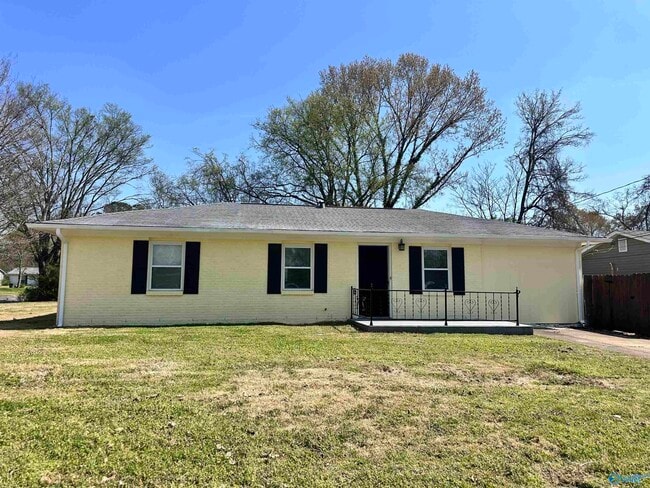 Building Photo - 14001 Sandhurst Dr SW