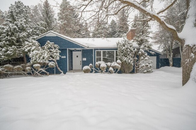 Photo - 225 E 25th St