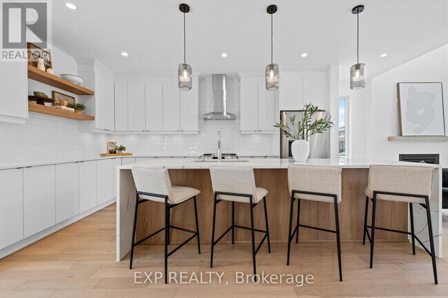 Photo - 495 Duvernay Dr