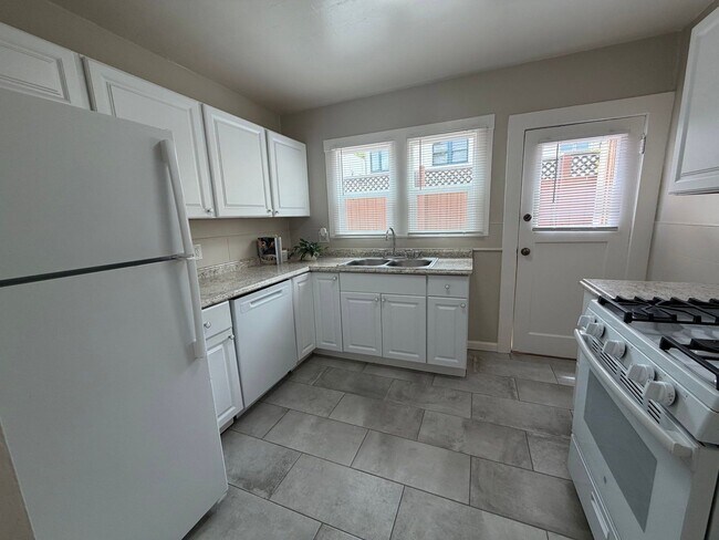 Photo - 1095 Morris Ct